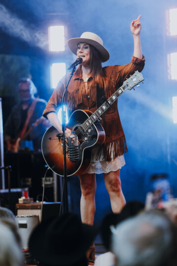Jill Johnson har konsert på Djurönäset. Stockholms skärgård. Underhållning i världsklass i Folkparken. Fotograf Lisen Gellerstedt