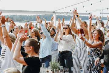 Sjöboden skärgårdskrog. upplev sommarkrogen Sjöboden med live spelningar.